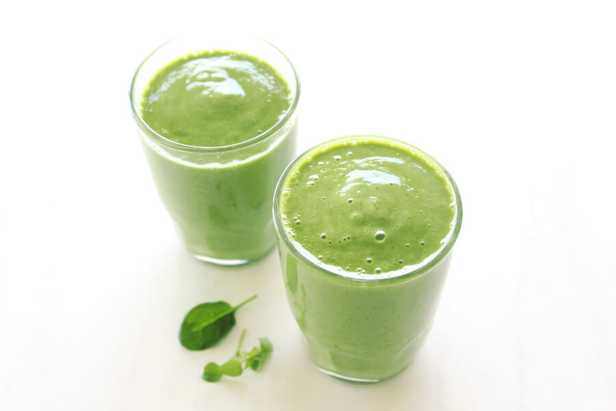 Packed full of vitamins, minerals, antioxidants and fibre - The Best Mango Green Smoothie tastes creamy and amazing! | berrysweetlife.com