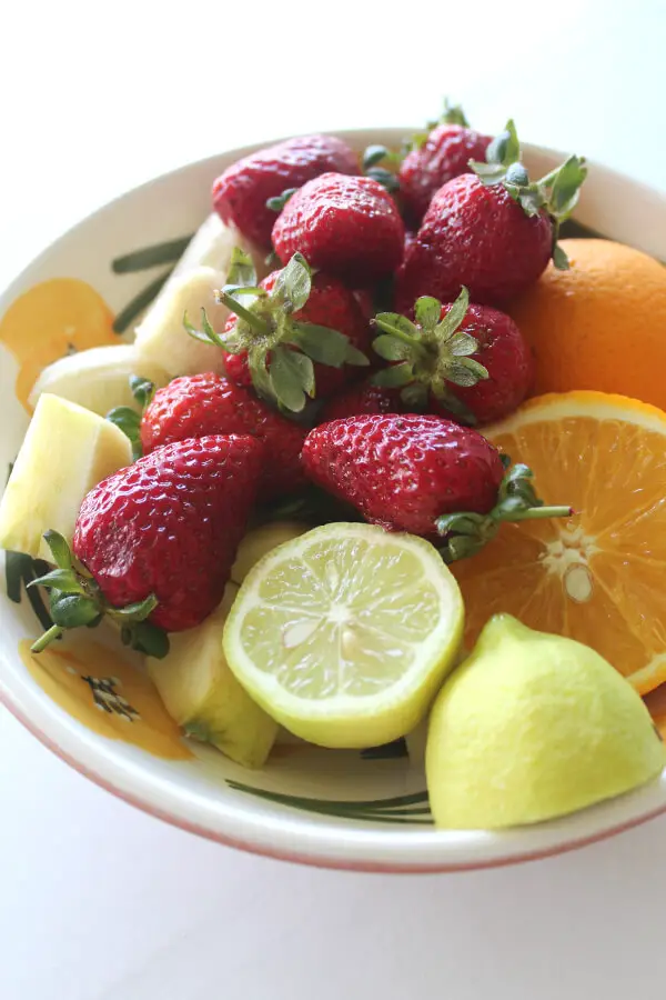 This wonderful, healthy Glowing Skin Strawberry Lemon Smoothie is vegan, easy to make and full of vitamins, antioxidants and anti-inflammatory properties | berrysweetlife.com