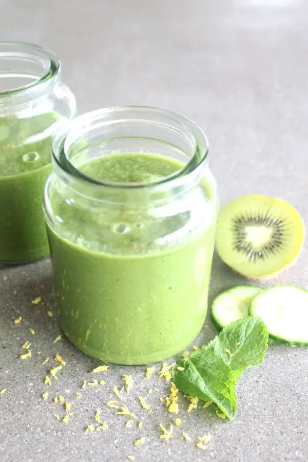 This delicious Minty Alkaline Kiwi Green Smoothie is low carb, raw, vegan, dairy free, quick and easy to make and a great energy booster! | berrysweetlife.com