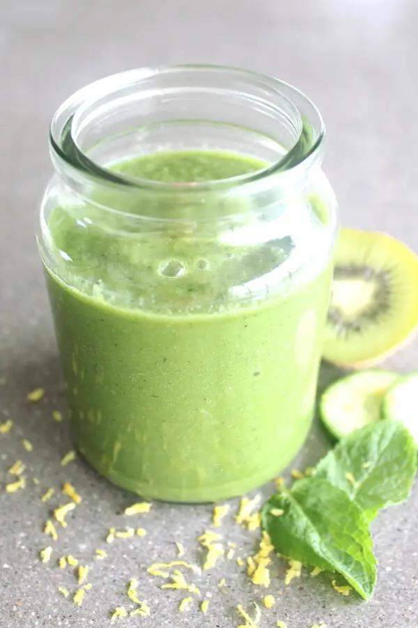 This delicious Minty Alkaline Kiwi Green Smoothie is low carb, raw, vegan, dairy free, quick and easy to make and a great energy booster! | berrysweetlife.com