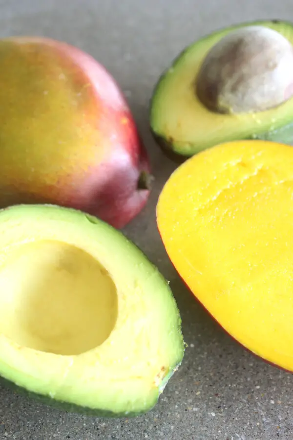 Refreshing, tasty Summer Fiesta Mango Avocado Red Onion Salad! Easy to prepare, vegan, raw, low carb and packed full of healthy goodness! | berrysweetlife.com