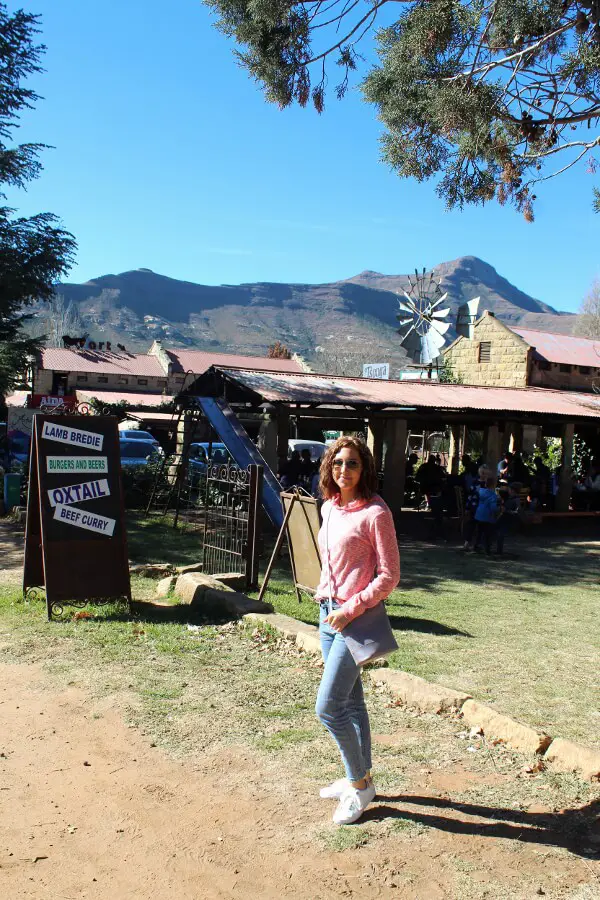 An enchanting and artsy town in the Free State, South Africa. I list 10 Reasons Why You Should Visit Clarens, from the amazing food to the art and wine! | berrysweetlife.com