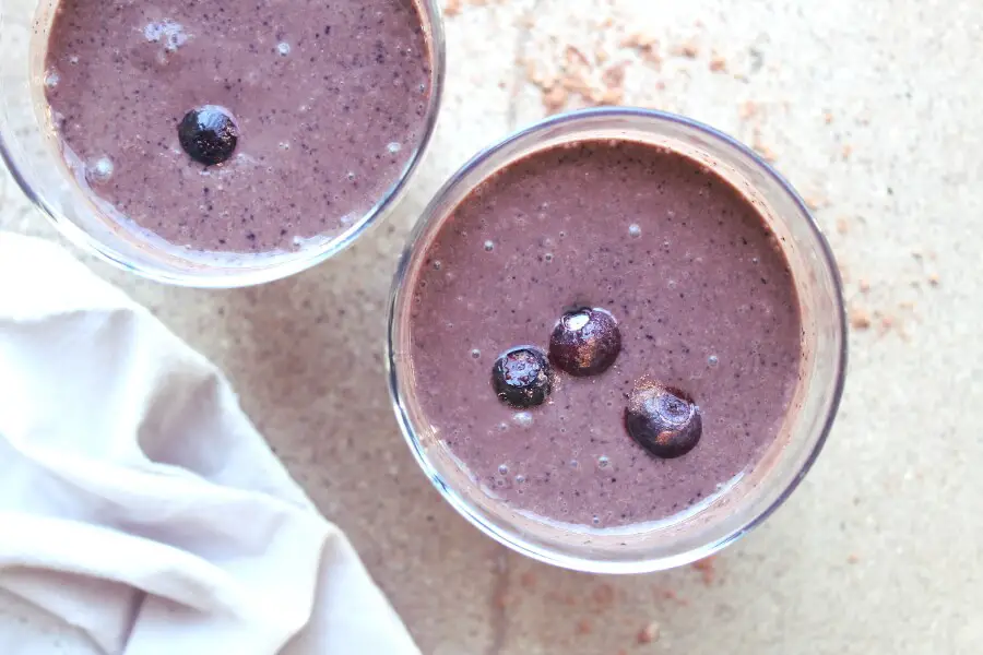 The most satisfyingly delicious, thick and creamy smoothie full of healthy goodness - This Cacao Blueberry Dessert Smoothie is heaven-sent | berrysweetlife.com