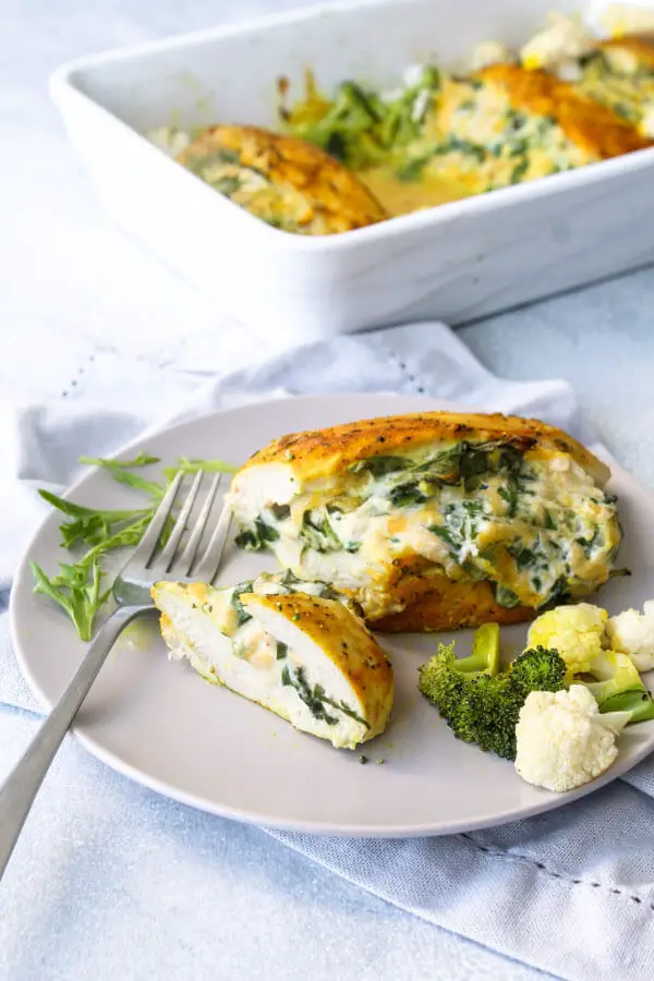 Spinach Stuffed Chicken Breasts With Broccoli | berrysweetlife.com